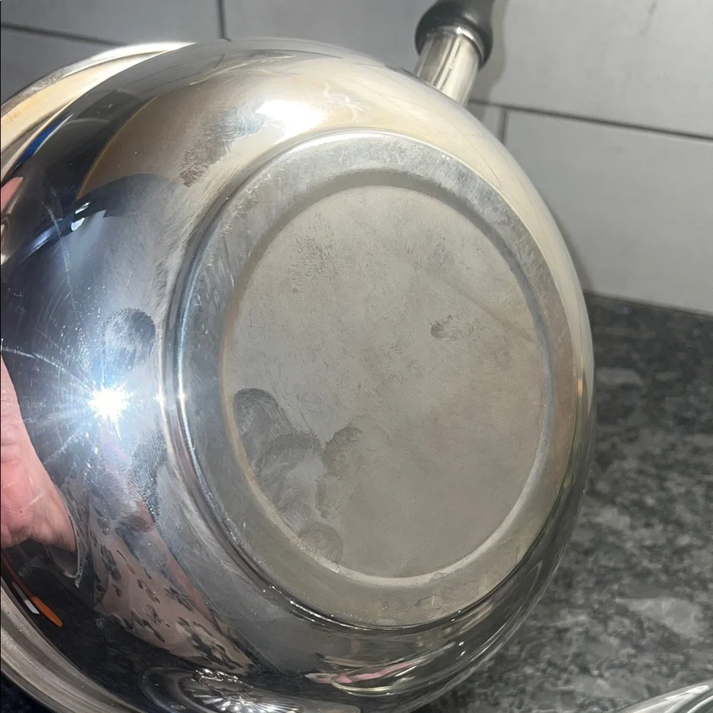 Silver serving dish with clear Pyrex bowl insert with Lid. Exc condition